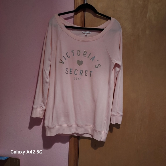 Victoria's Secret Tops - VICTORIAS SECRET SWEATSHIRT